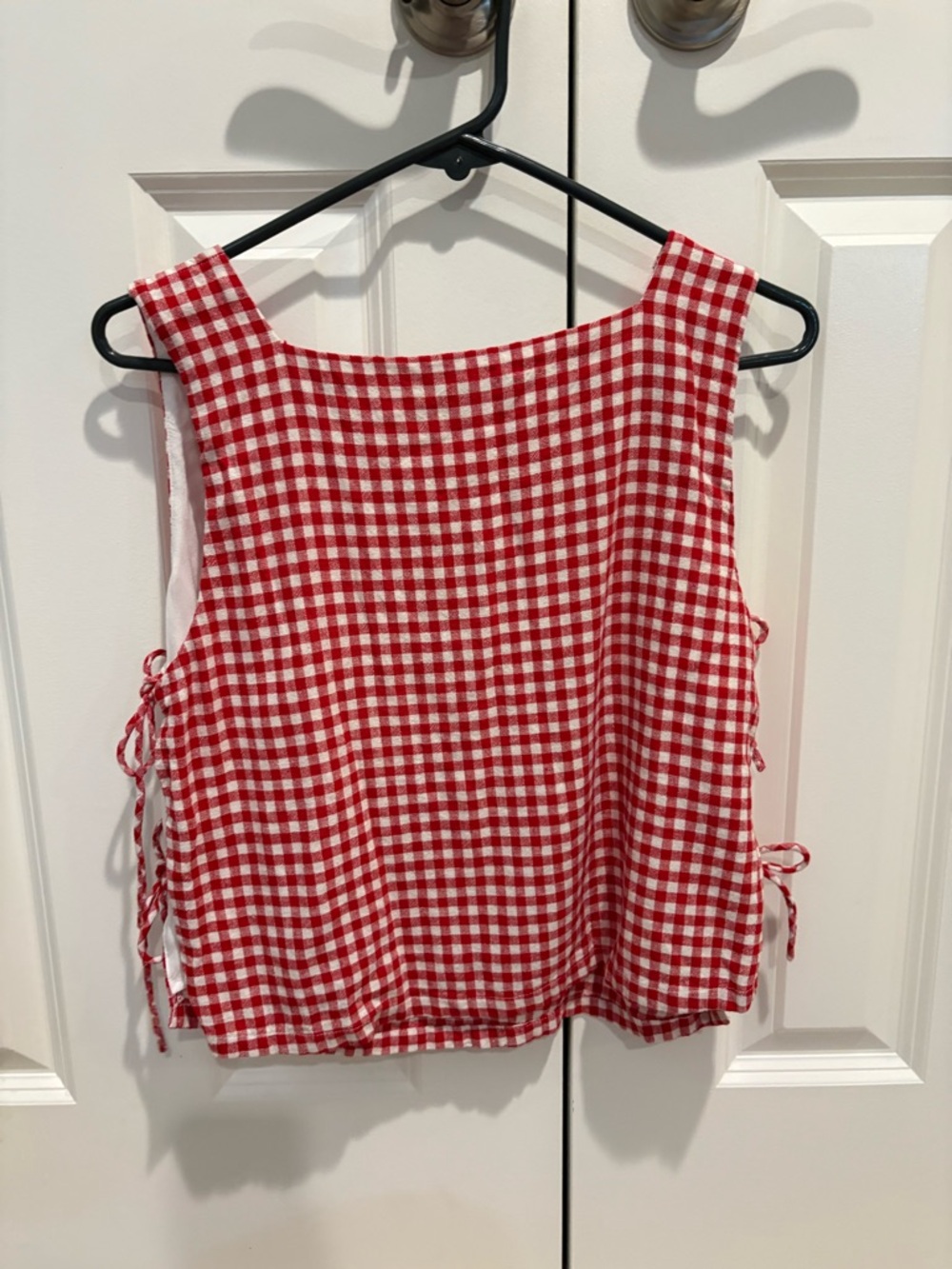 NWOT Abercrombie Red and White Gingham Tie-Side Sleeveless Top - Picture 2 of 6
